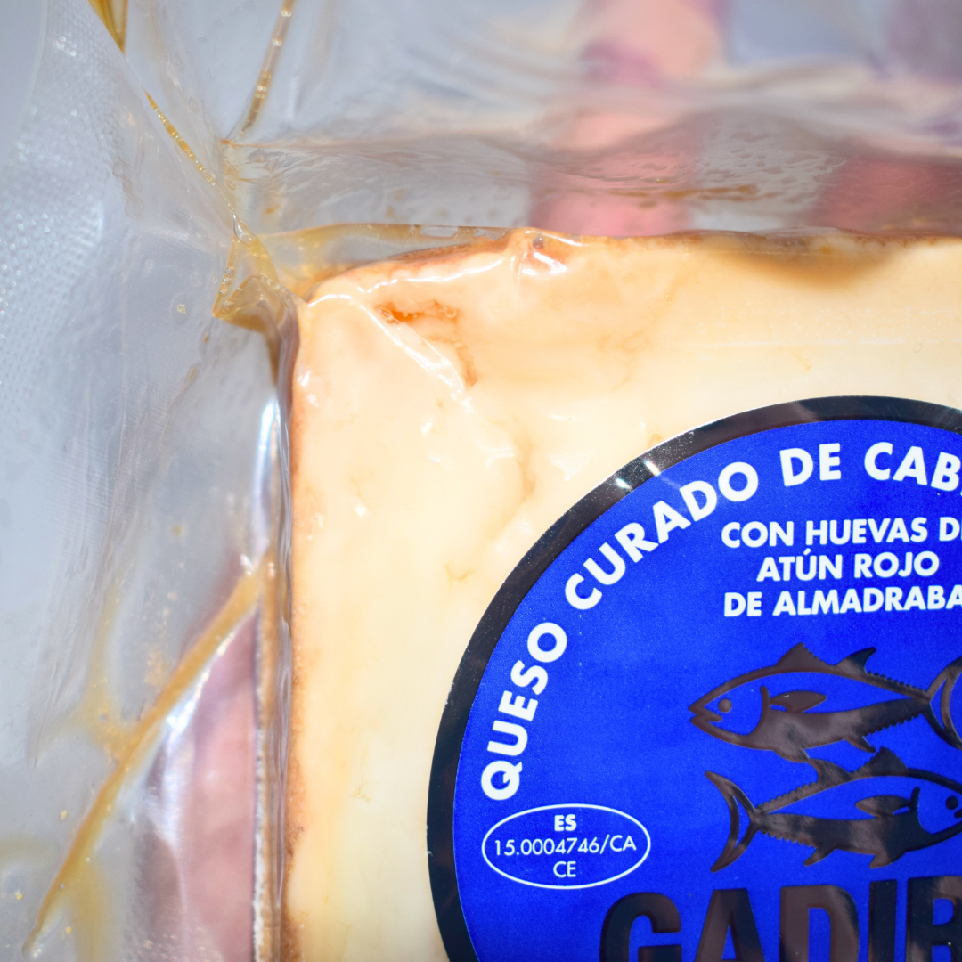 Queso curado de cabra madurado con huevas de atún rojo